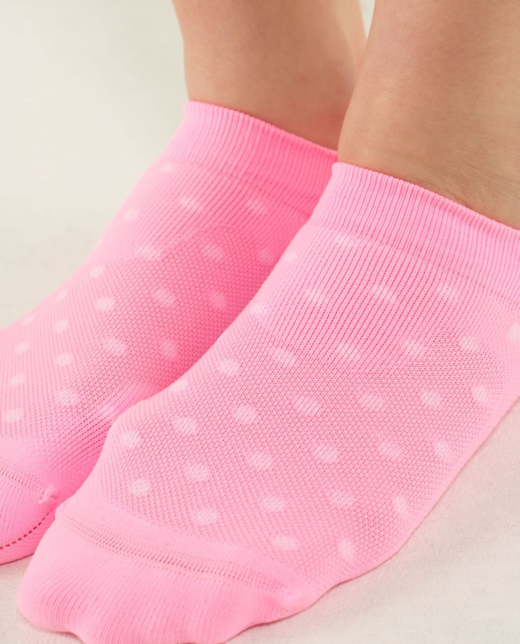 Lululemon Women's Ultimate No Show Run Sock *Ergo Toes - Womens No Show Polka Dot Pink Shell