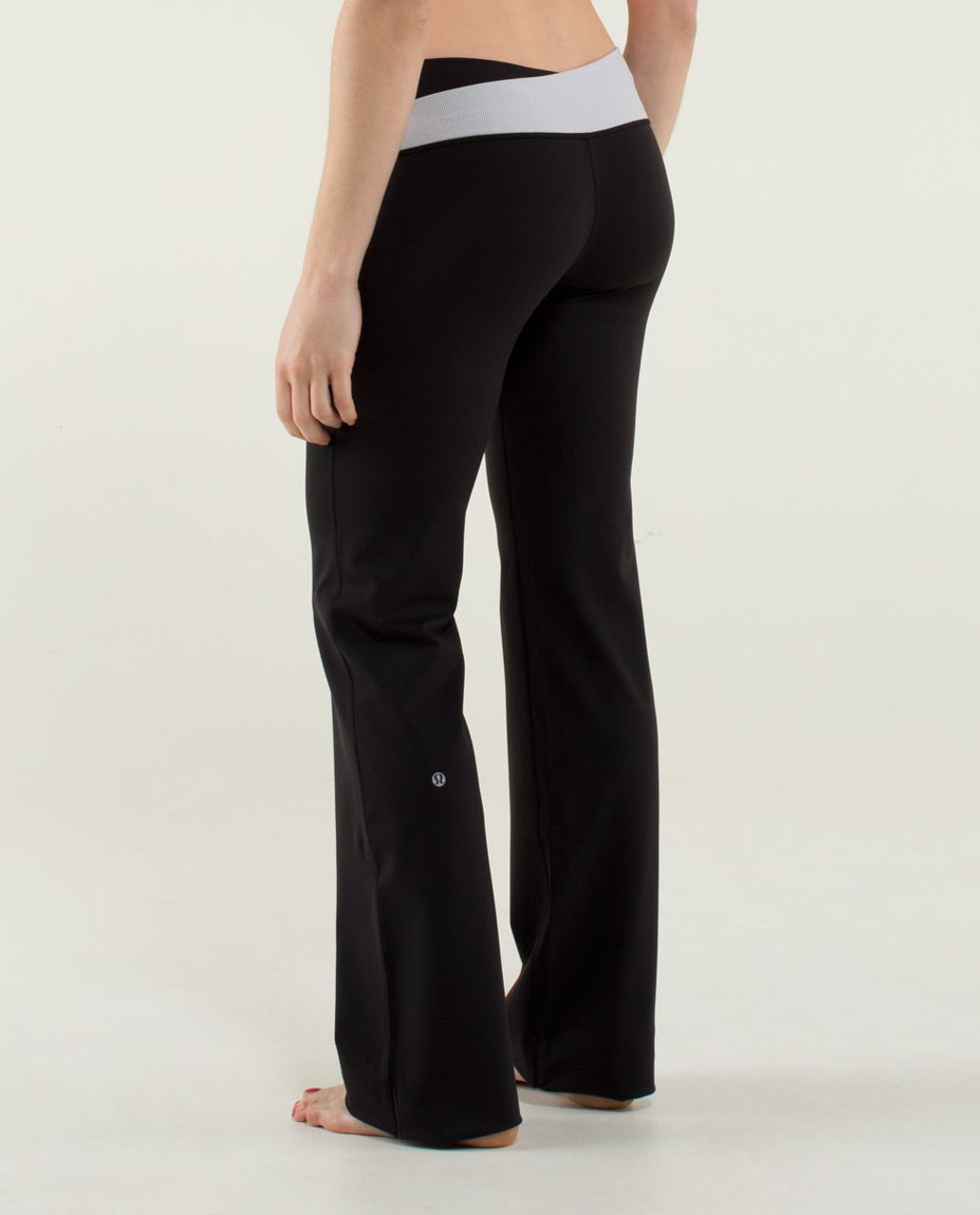 Lululemon Women's Astro Pants Size 6 26x31 Yoga Full On Luon Black Pink