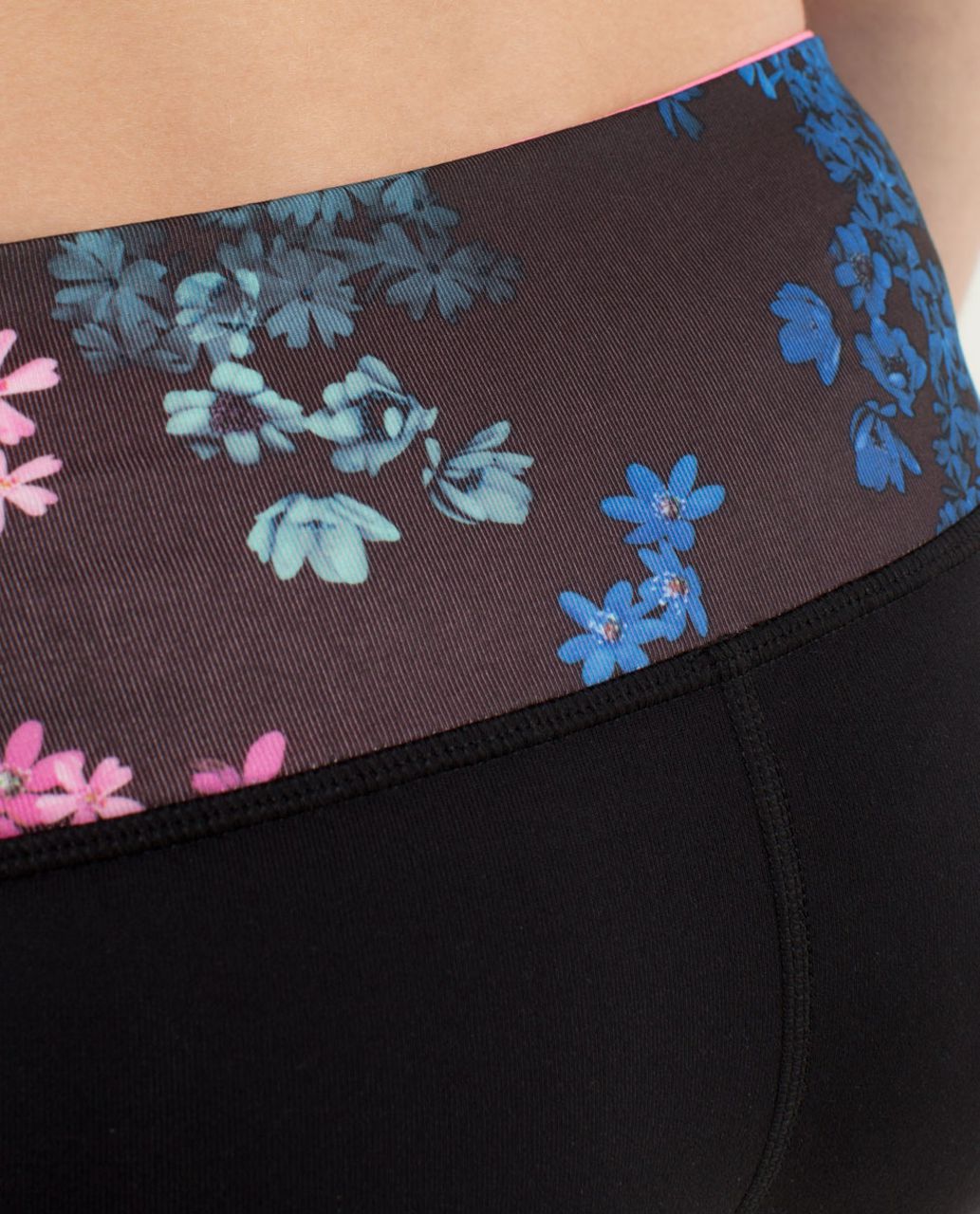 Lululemon Boogie Short *Full-On Luon - Black / Petal Pop Multi / Zing Pink Light