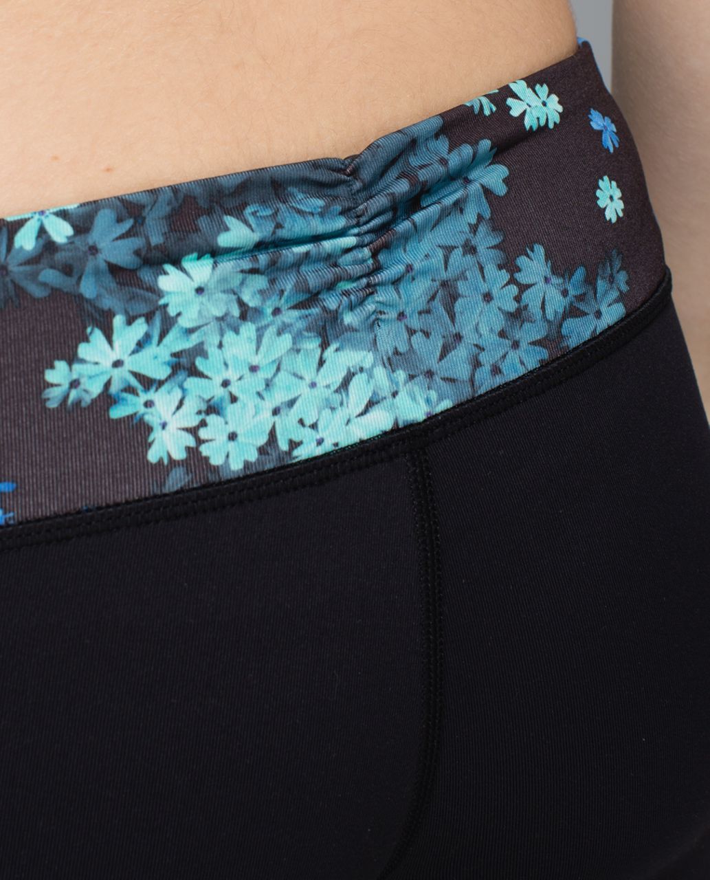 Lululemon Gather & Crow Crop *Full-On Luon - Black / Petal Pop Multi