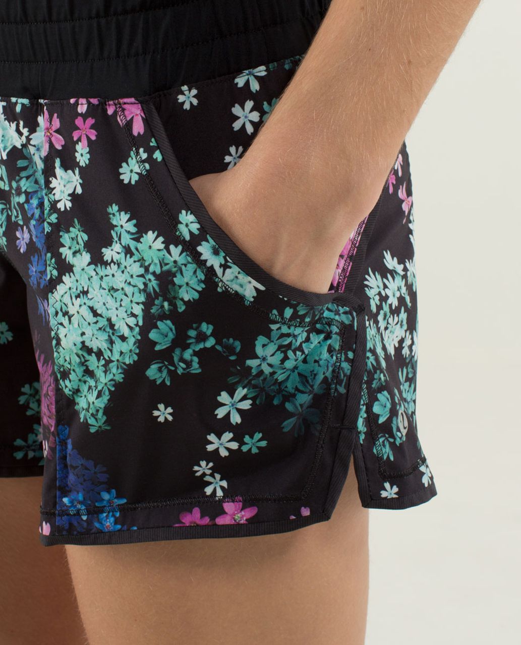 Lululemon Shake & Break Short *2-way Stretch - Petal Pop Multi / Black