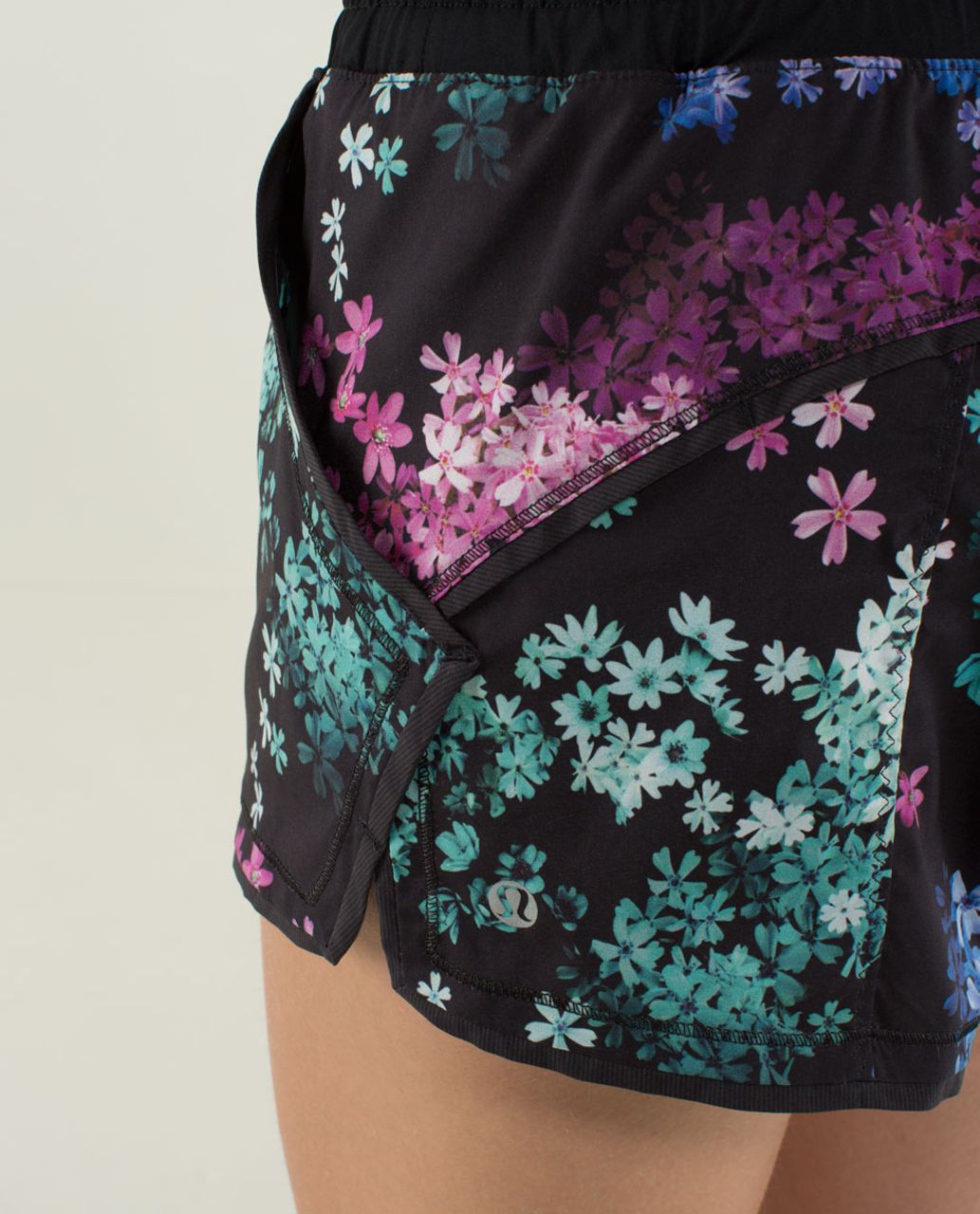 Lululemon Shake & Break Short *2-way Stretch - Petal Pop Multi / Black