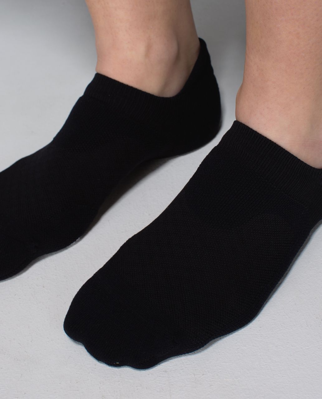 Lululemon Women's Ultimate No Show Run Sock *Ergo Toes - Checker Black