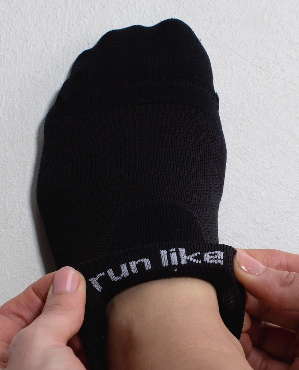 Lululemon Women's Ultimate No Show Run Sock *Ergo Toes - Checker Black