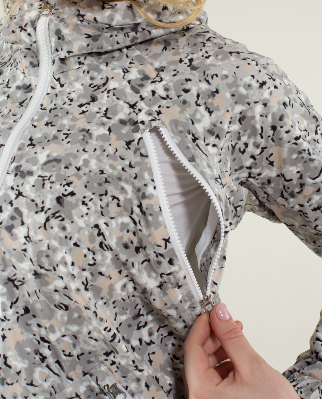 Lululemon Rise & Shine Jacket II - Not So Petite Fleur Silver Spoon / White