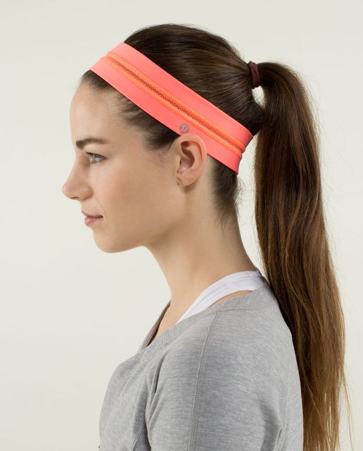  Lululemon Athletica Fly Away Tamer Headband Luxtreme (Pink Taupe)  : Clothing, Shoes & Jewelry