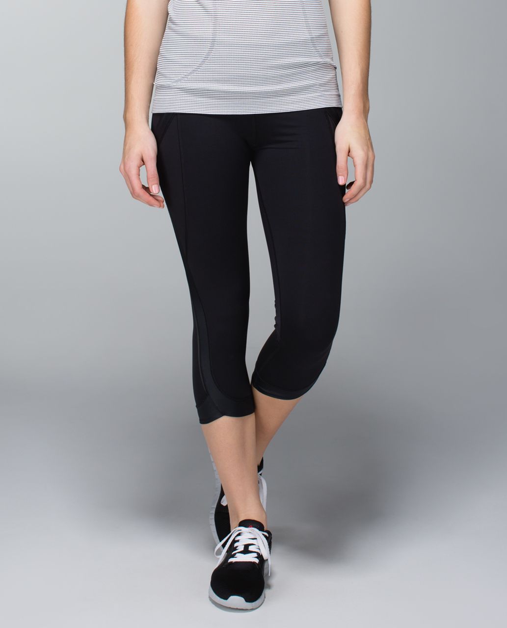 Lululemon Chase Me Crop II - Black