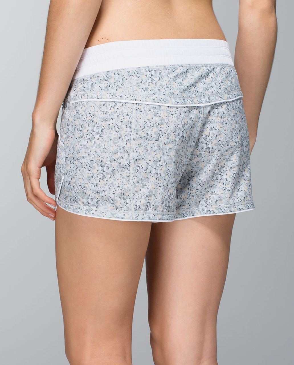 Lululemon Free Reign Short - Petite Fleur Silver Spoon / White