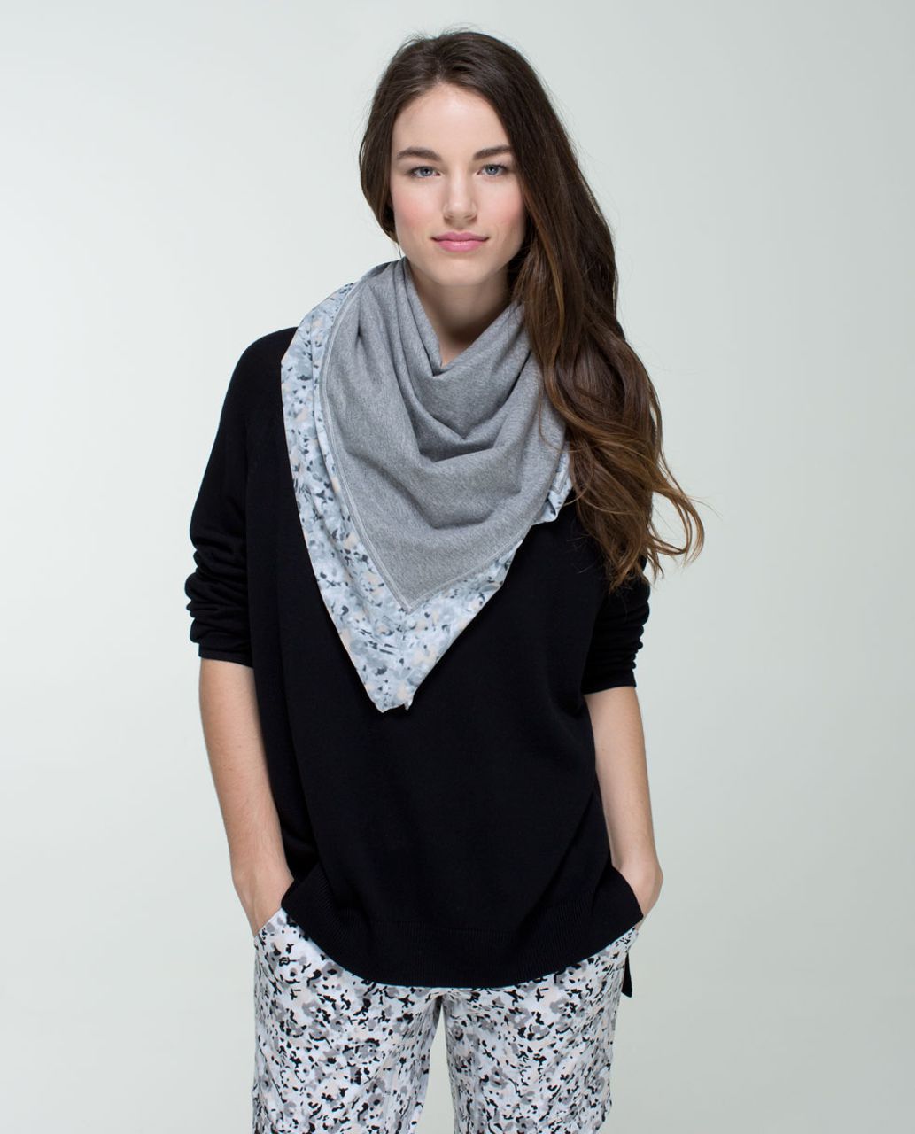 Lululemon Throw Me Over Scarf - Heathered Medium Grey / Not So Petite Fleur Silver Spoon