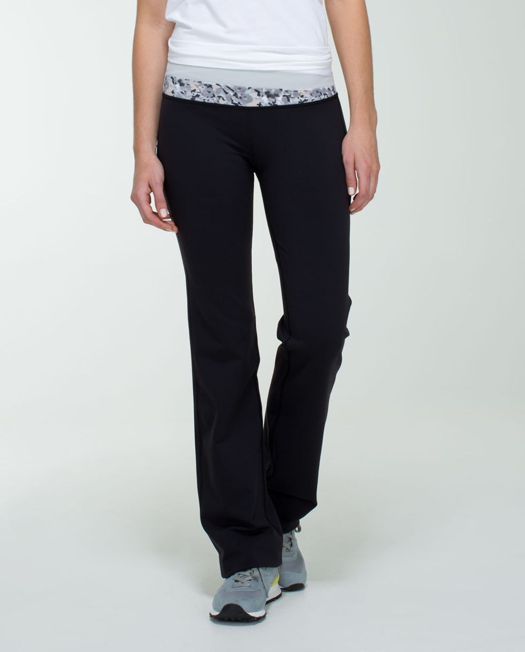 Lululemon Astro Pant (Tall) *Full-On Luon - Black / Not So Petite