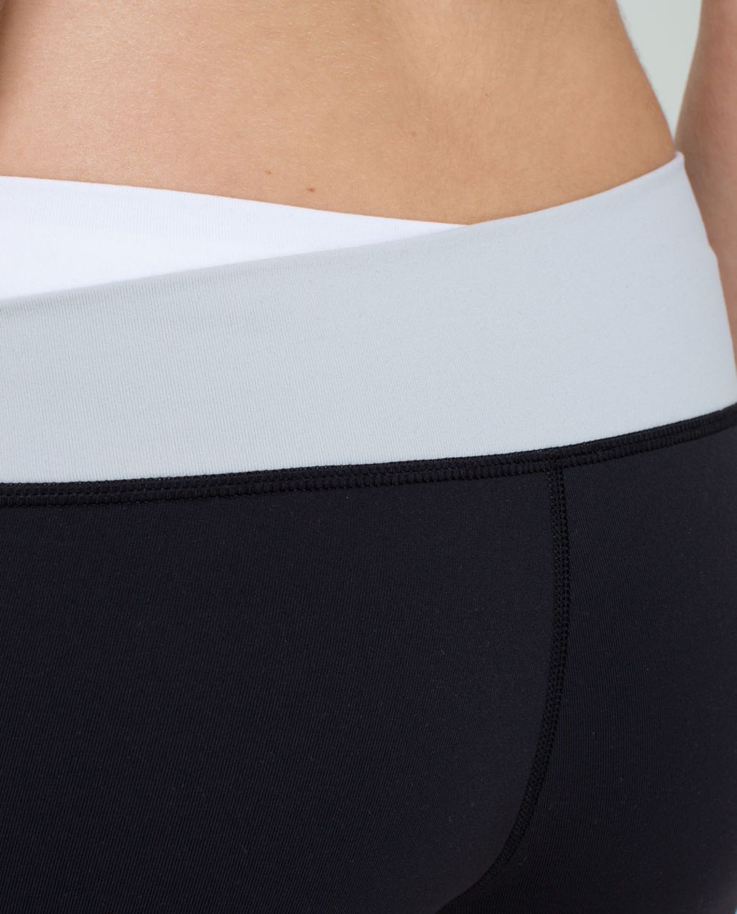 Lululemon Astro Pant (Tall) *Full-On Luon - Black / Not So Petite Fleur  Silver Spoon / Silver Spoon / White - lulu fanatics