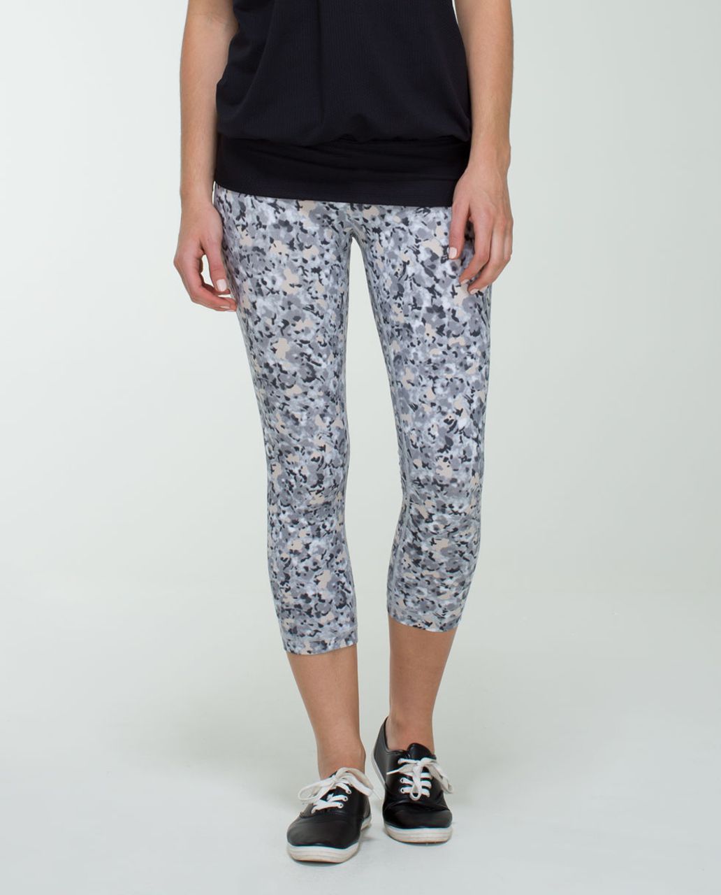 Lululemon Wunder Under Crop - Not So Petite Fleur Silver Spoon / Silver Spoon