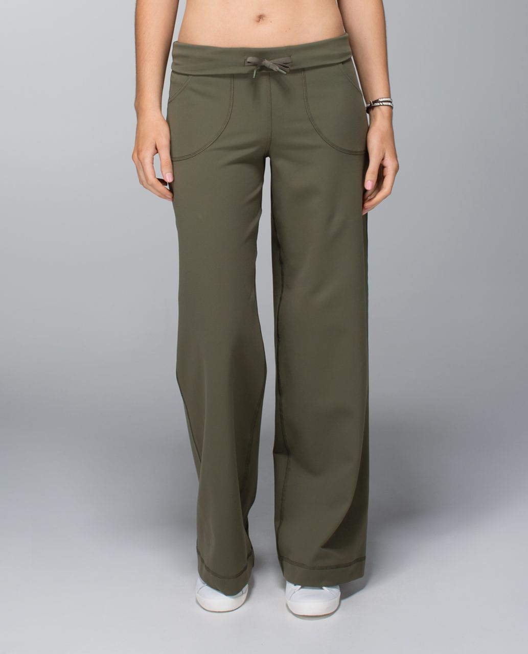 Are the materials similar in flow for these two wide leg pants? : r/ lululemon