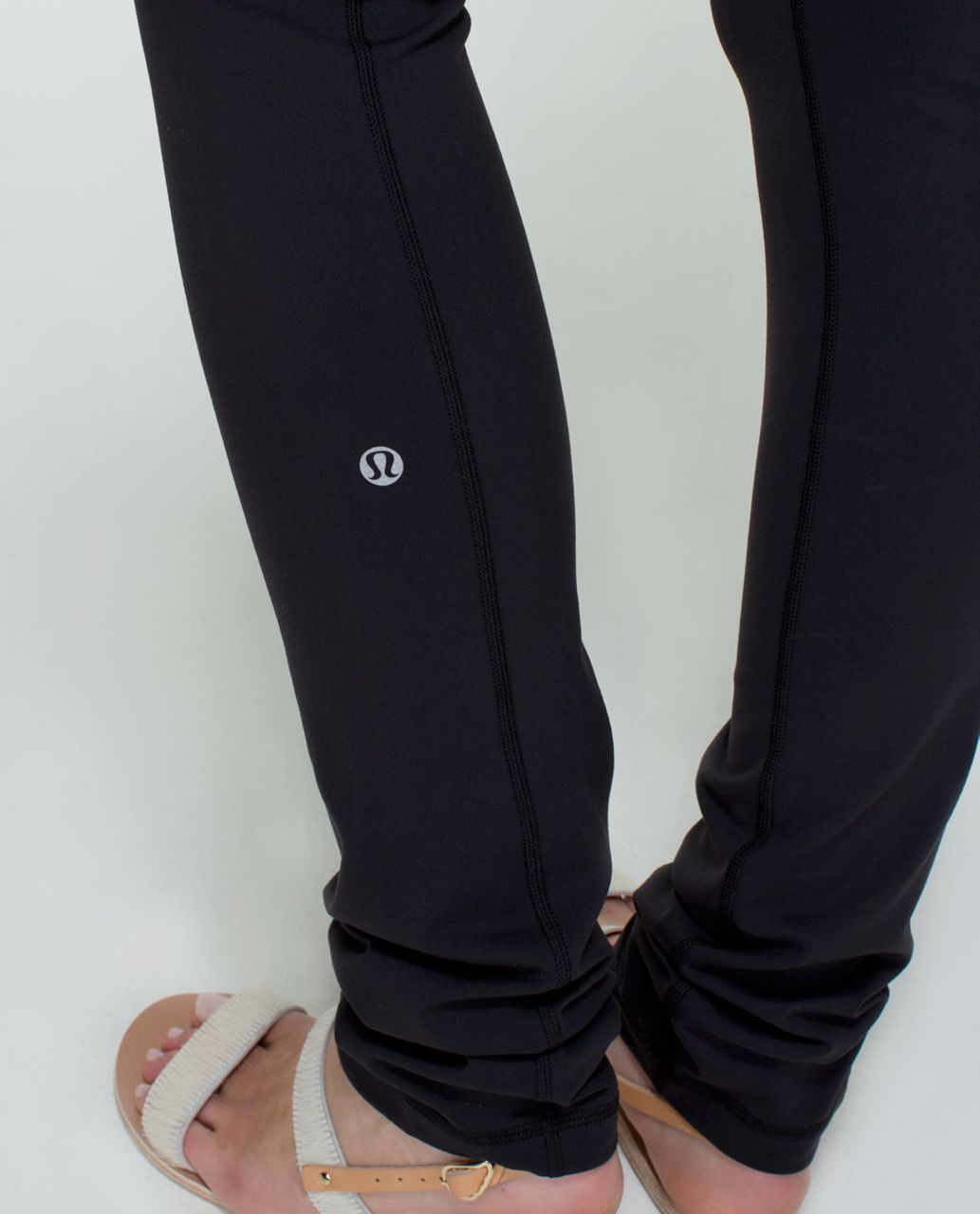 Lululemon Skinny Groove Pant *Full-On Luon - Black / Quilt Spring 14-10