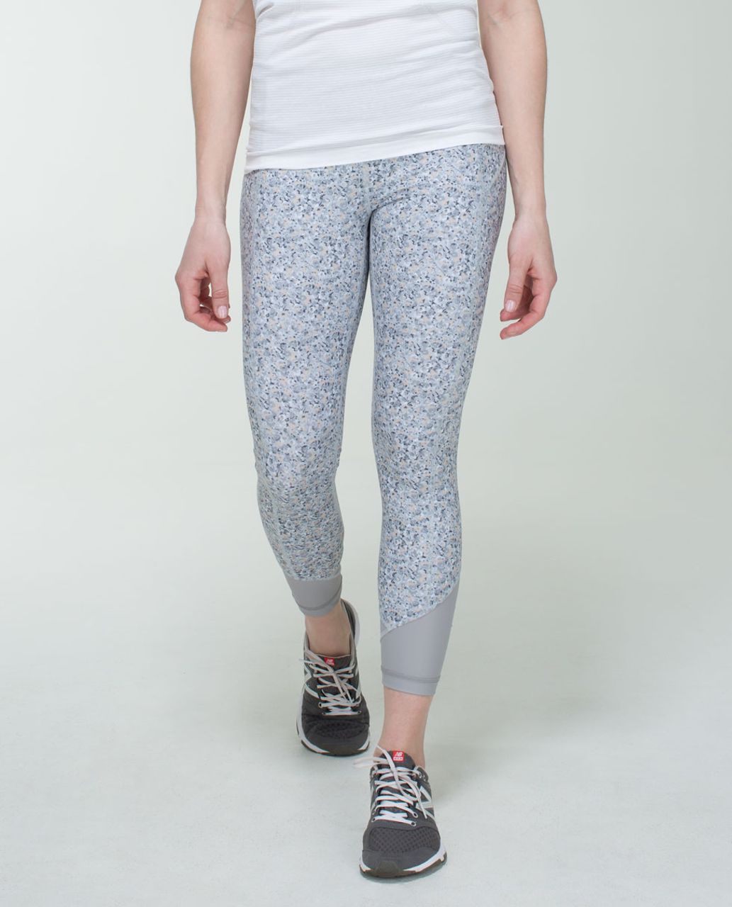 Lululemon Pace Queen Tight - Petite Fleur Silver Spoon / Ambient Grey