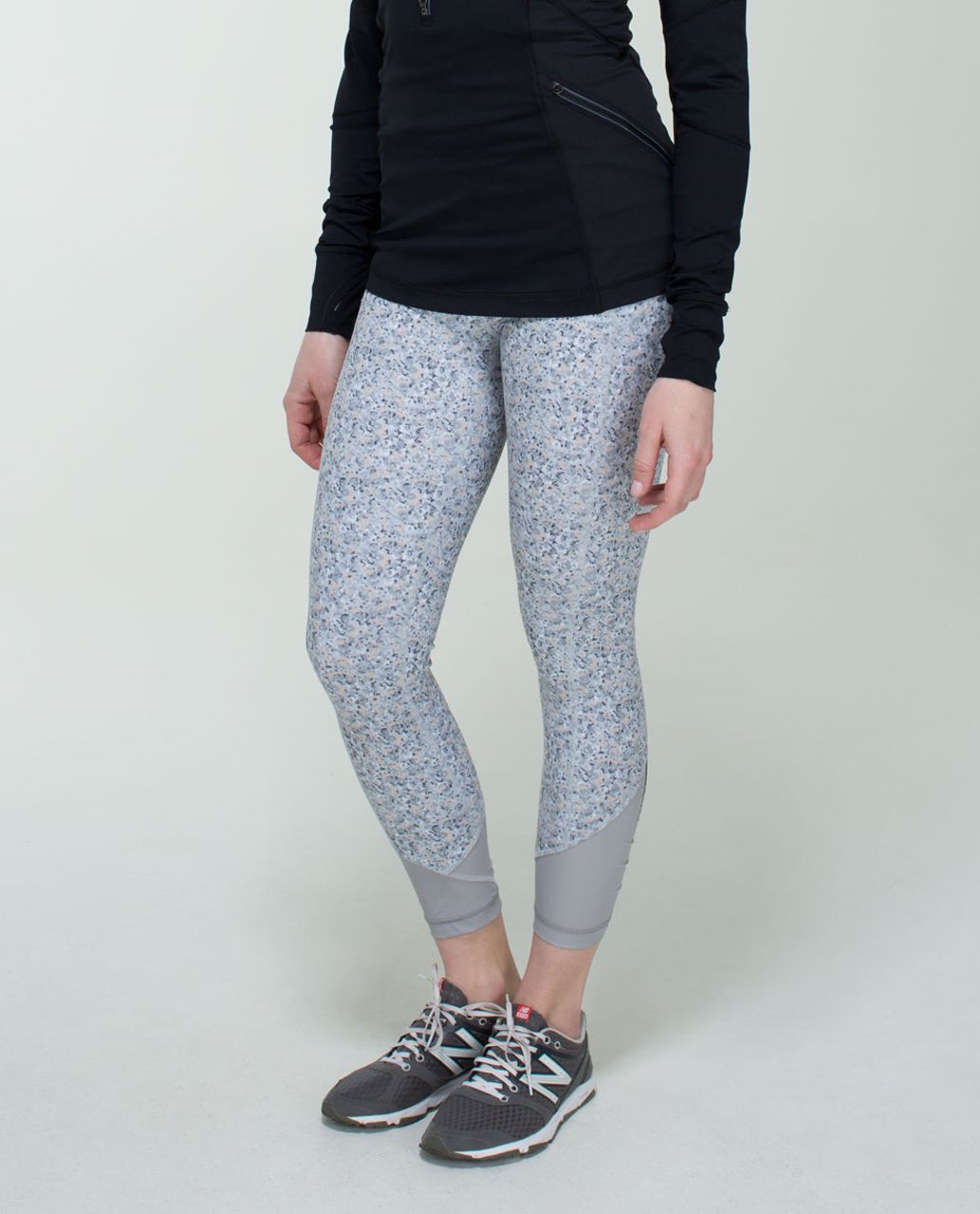 Lululemon Pace Queen Tight - Petite Fleur Silver Spoon / Ambient Grey