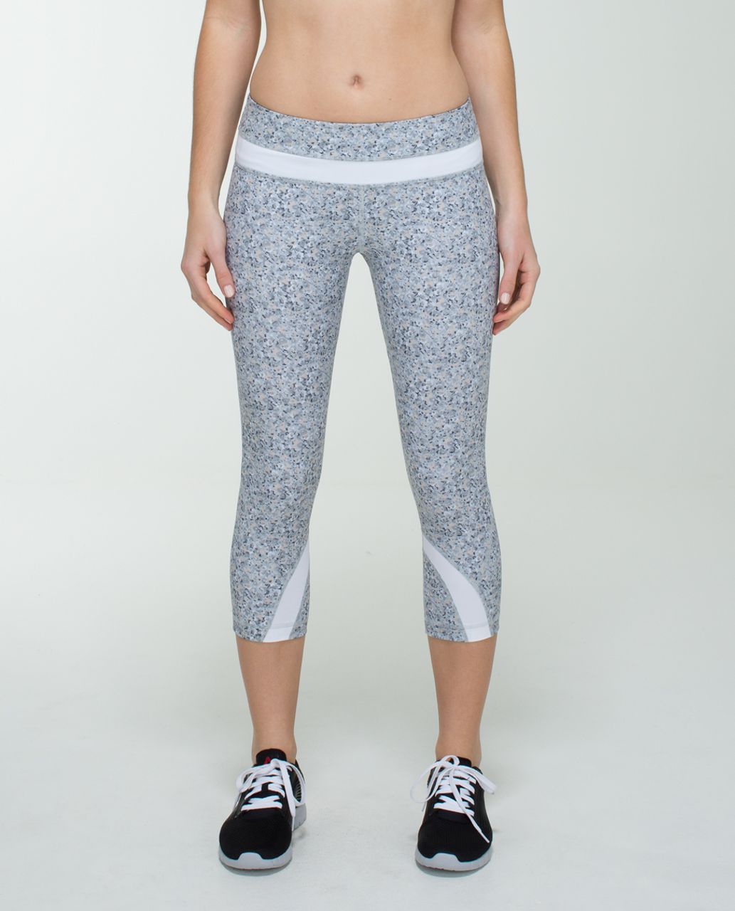 Lululemon Run:  Inspire Crop II *All Luxtreme - Petite Fleur Silver Spoon / White