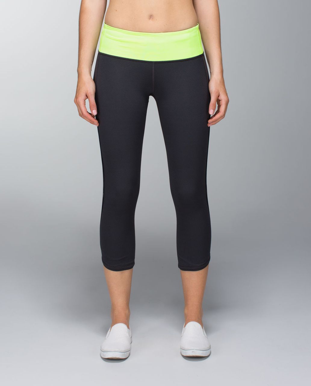 Lululemon Ujjayi Crop - Soot / Clear Mint