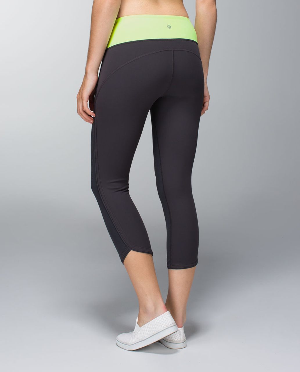 Lululemon Ujjayi Crop - Soot / Clear Mint