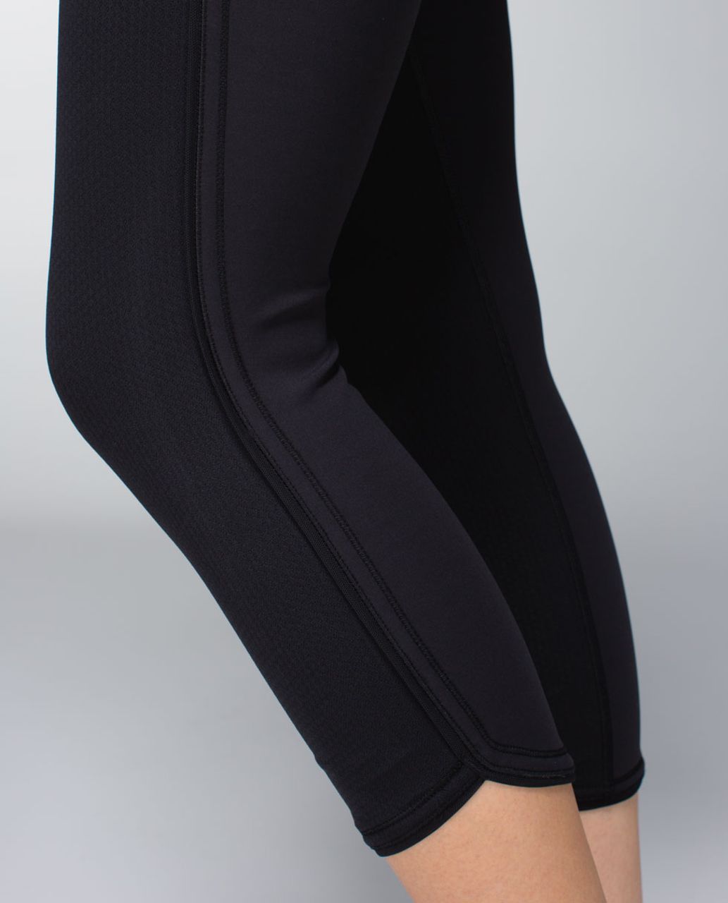 Lululemon Ujjayi Crop - Black