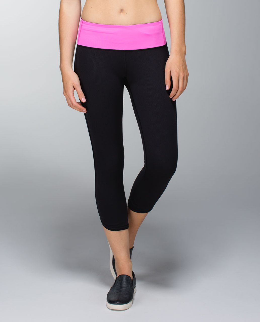 Lululemon Ujjayi Crop - Black / Pow Pink Light