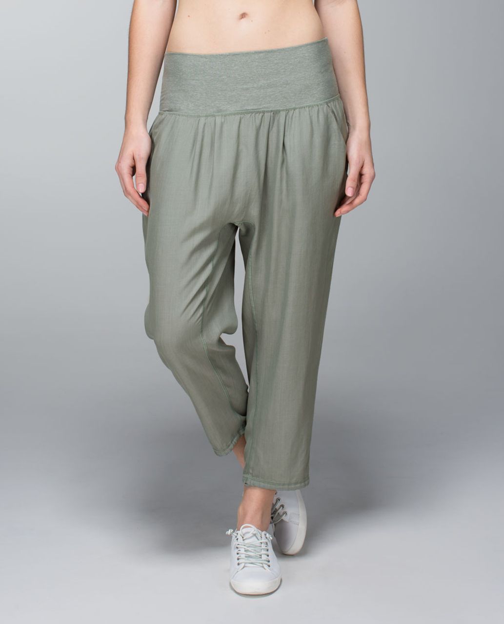 Lululemon Inner Essence Crop - Heathered Light Grey / Clarity