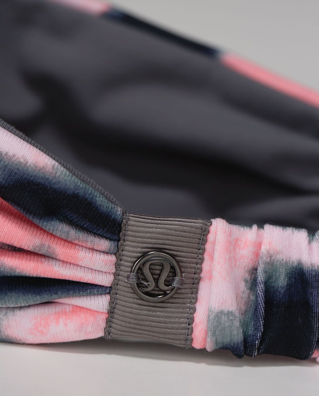 Lululemon Bang Buster Headband *Reversible - Wamo Camo Barely Pink / Slate