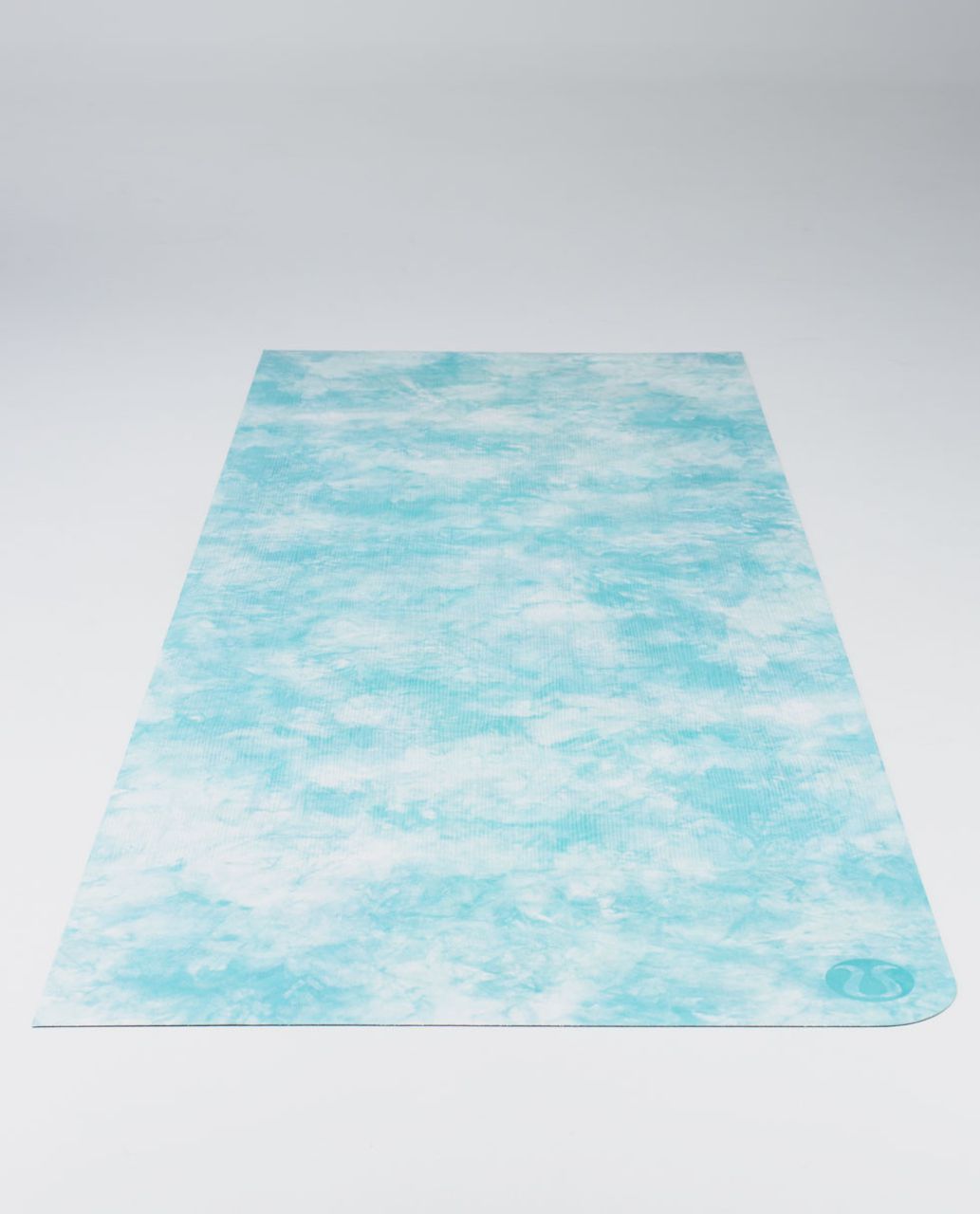 Lululemon The Hot (Towel) Mat - Giant Spray Dye Blue Tropics / Deep Coal