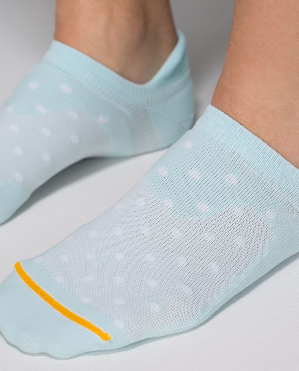 Lululemon Women's Ultimate No Show Run Sock *Ergo Toes - Polka Dot Aquamarine