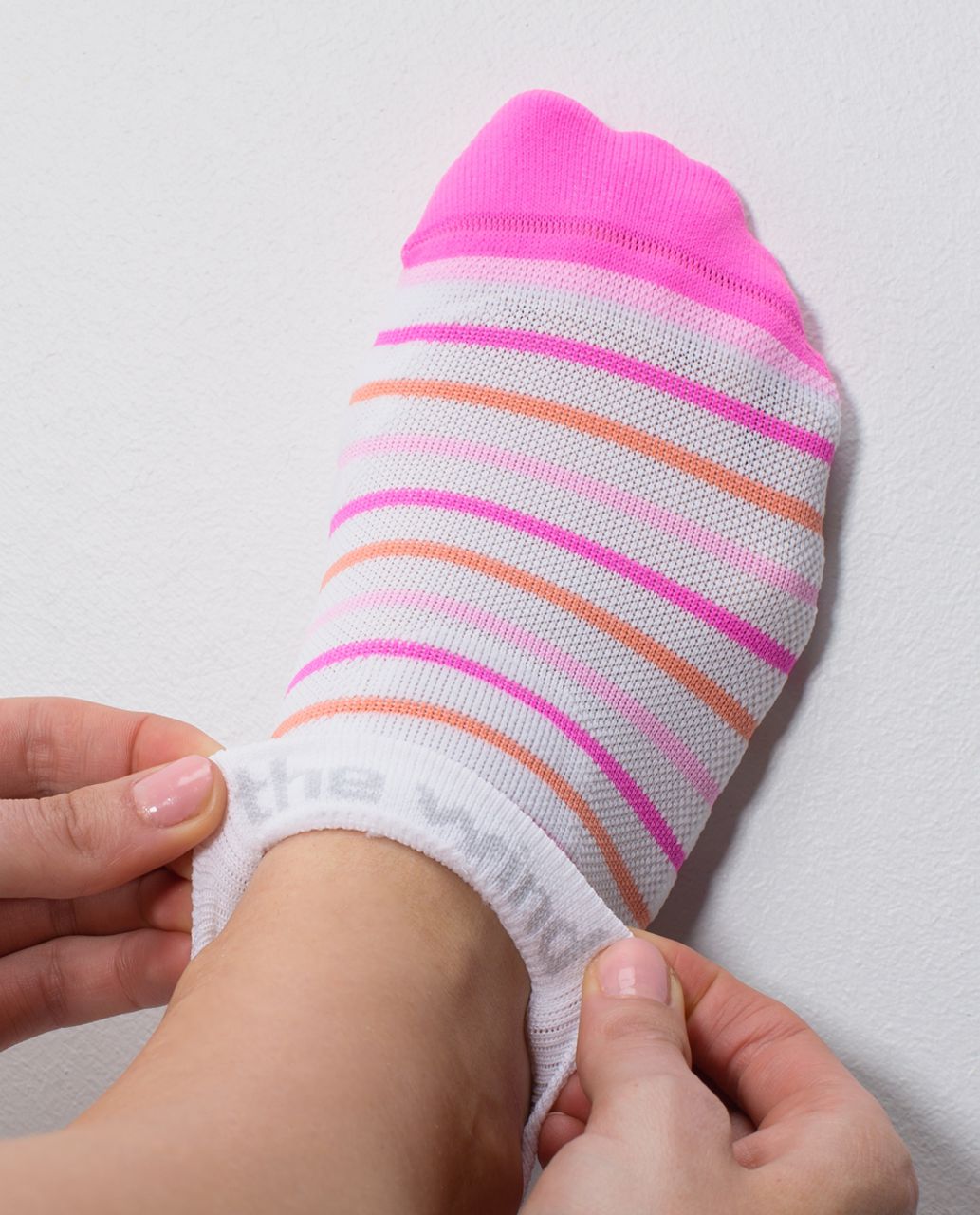 Lululemon Women's Ultimate No Show Run Sock *Ergo Toes - 4x8 Stripe Pow Pink