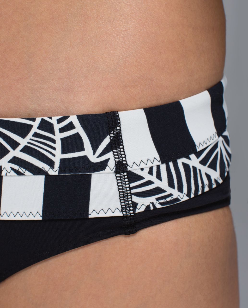 Lululemon Shanti Surf Hipster - Black / Small Steep Stripe Printed Black / Pretty Palm Black Angel Wing