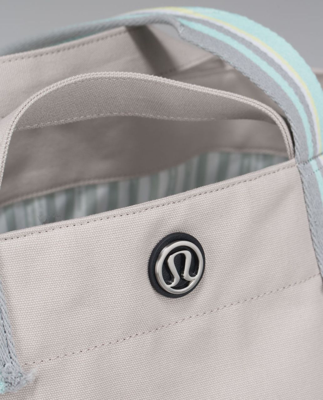 Lululemon Beach Breaker Bag - Dune / Mini Steep Stripe Manifesto Printed Silver Spoon White