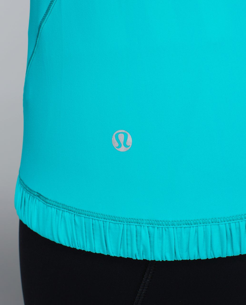 Lululemon Water Bound Sports Bra size 2 Teal Blue Tropics