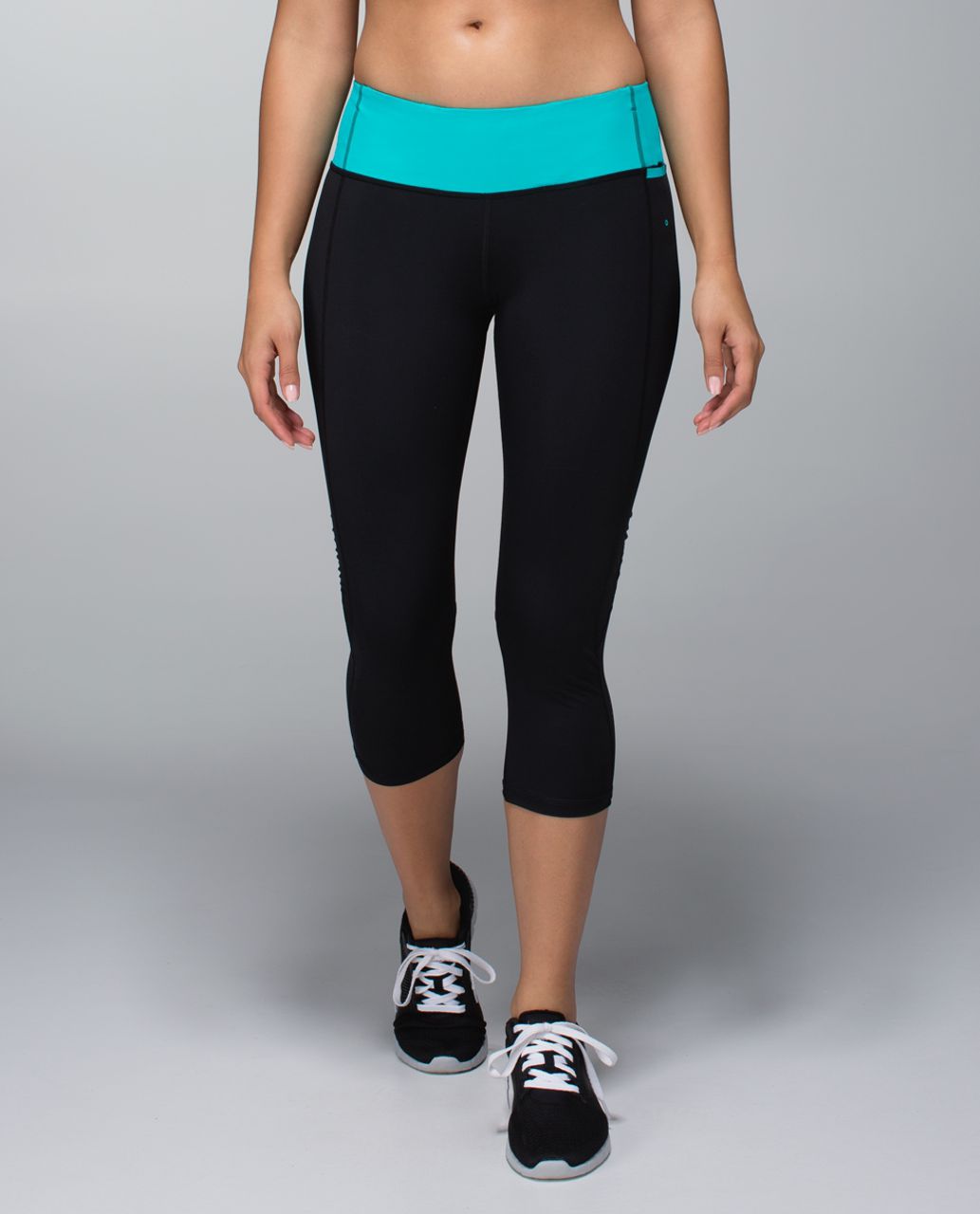 Lululemon Water Bound Crop - Black / Blue Tropics