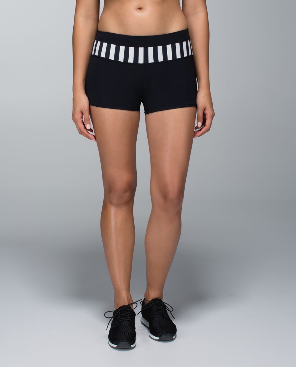 Lululemon Water Bound Short - Black / Apex Stripe Printed Black Dune