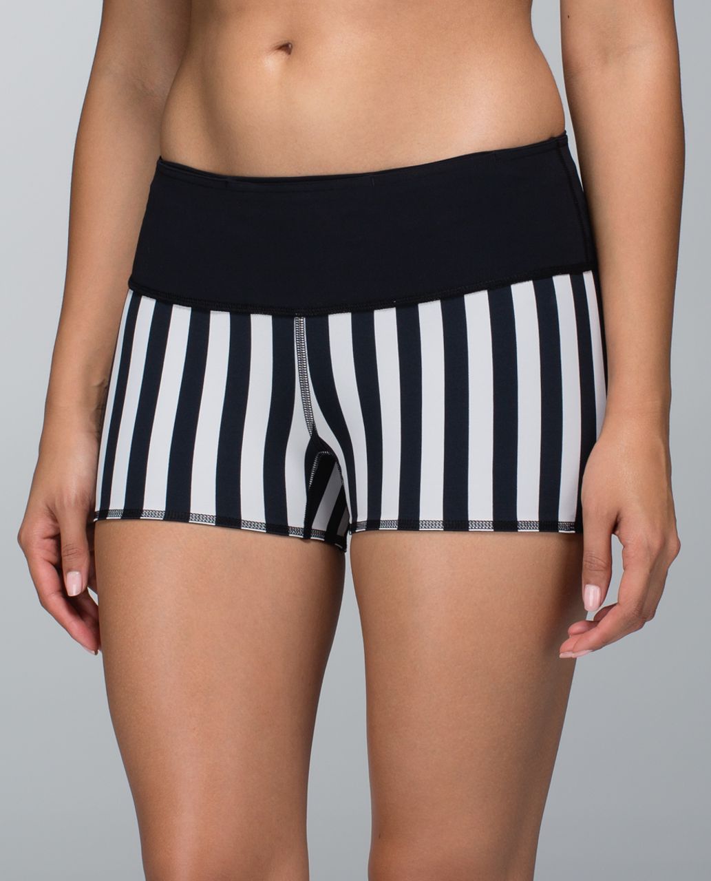 Lululemon Water Bound Short - Black / Apex Stripe Printed Black Dune