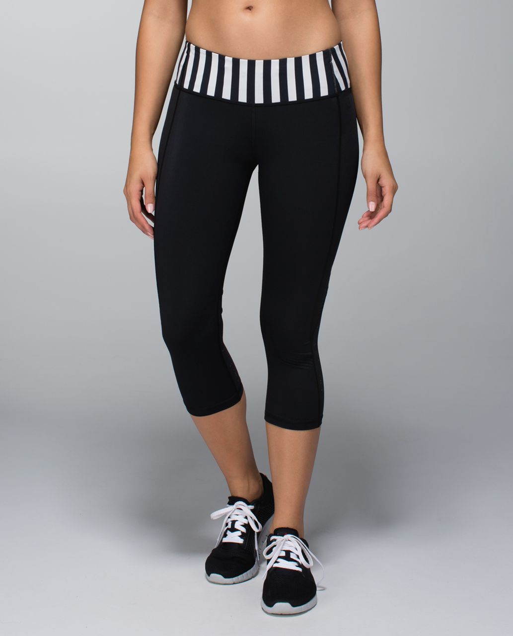 Lululemon Water Bound Crop - Black / Apex Stripe Printed Black Dune