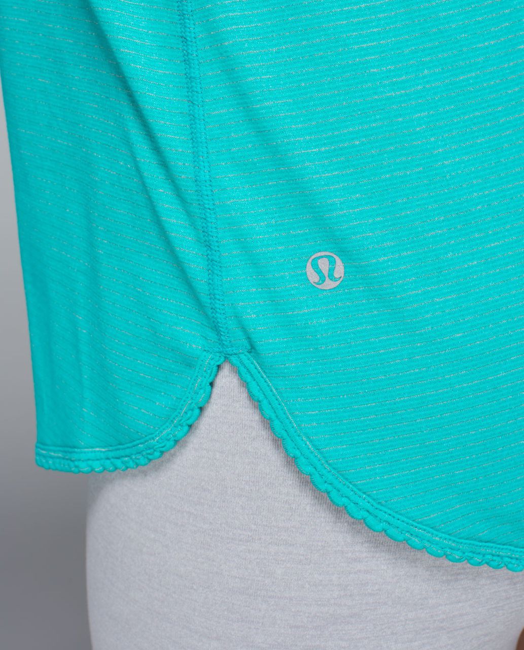 Lululemon 105 F Singlet *Silver - Heathered Blue Tropics