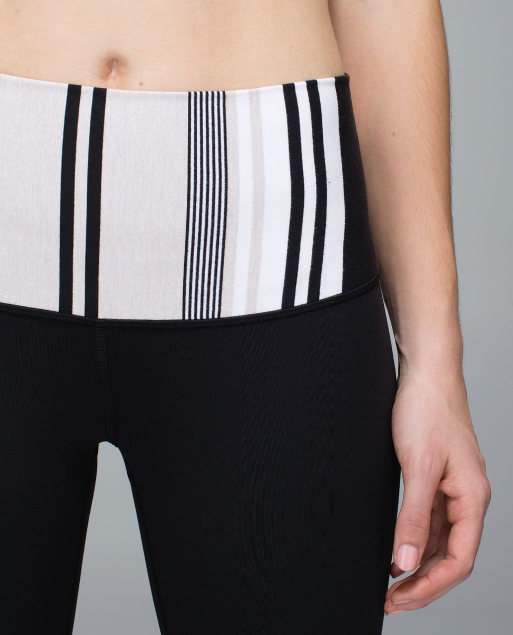 Lululemon Wunder Under Crop *Full-On Luon (Roll Down) - Black / Groovy Stripe Static Wave Dune