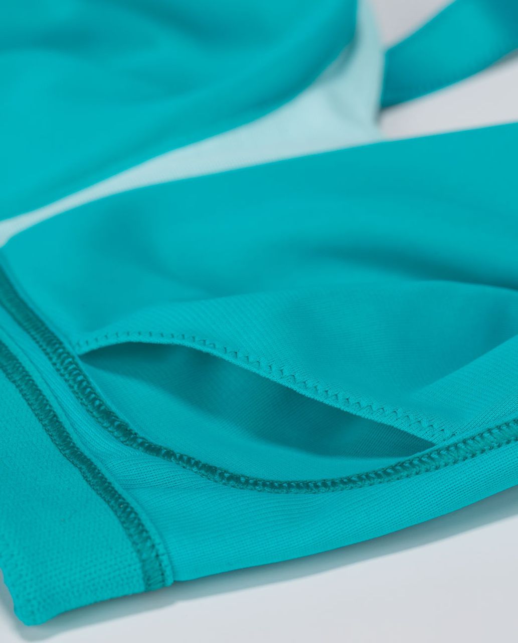 Lululemon Ta Ta Tamer II (C-E cup) - Blue Tropics / Aquamarine