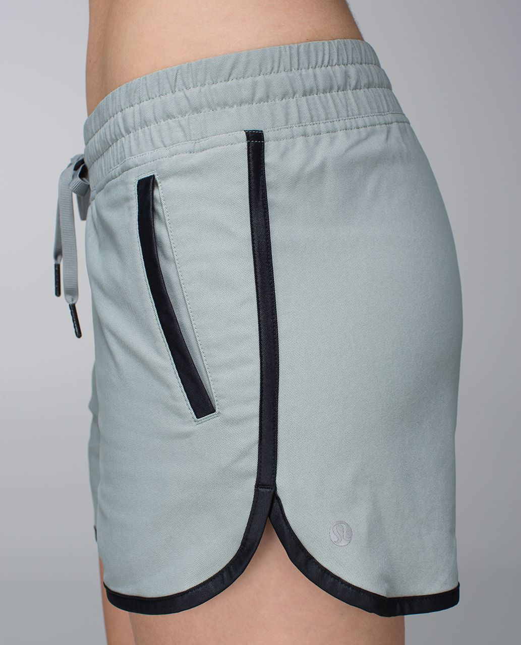 Lululemon Varsity Short - Earl Grey / Black