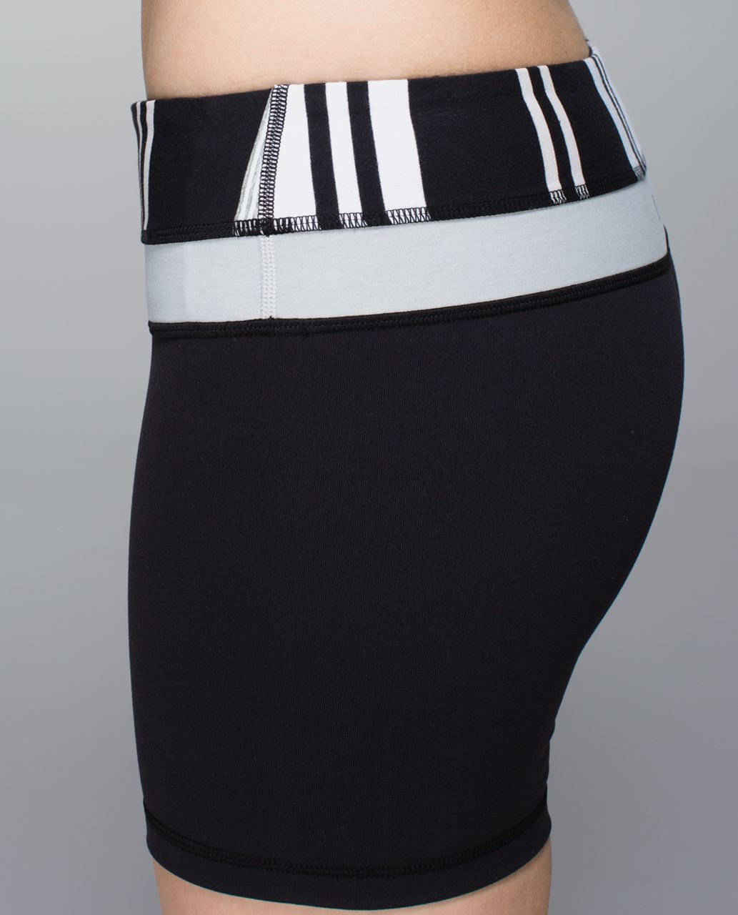 Lululemon Groove Short *Full-On Luon (Regular) - Black / Groovy Stripe Static Wave Dune / Heathered Light Grey