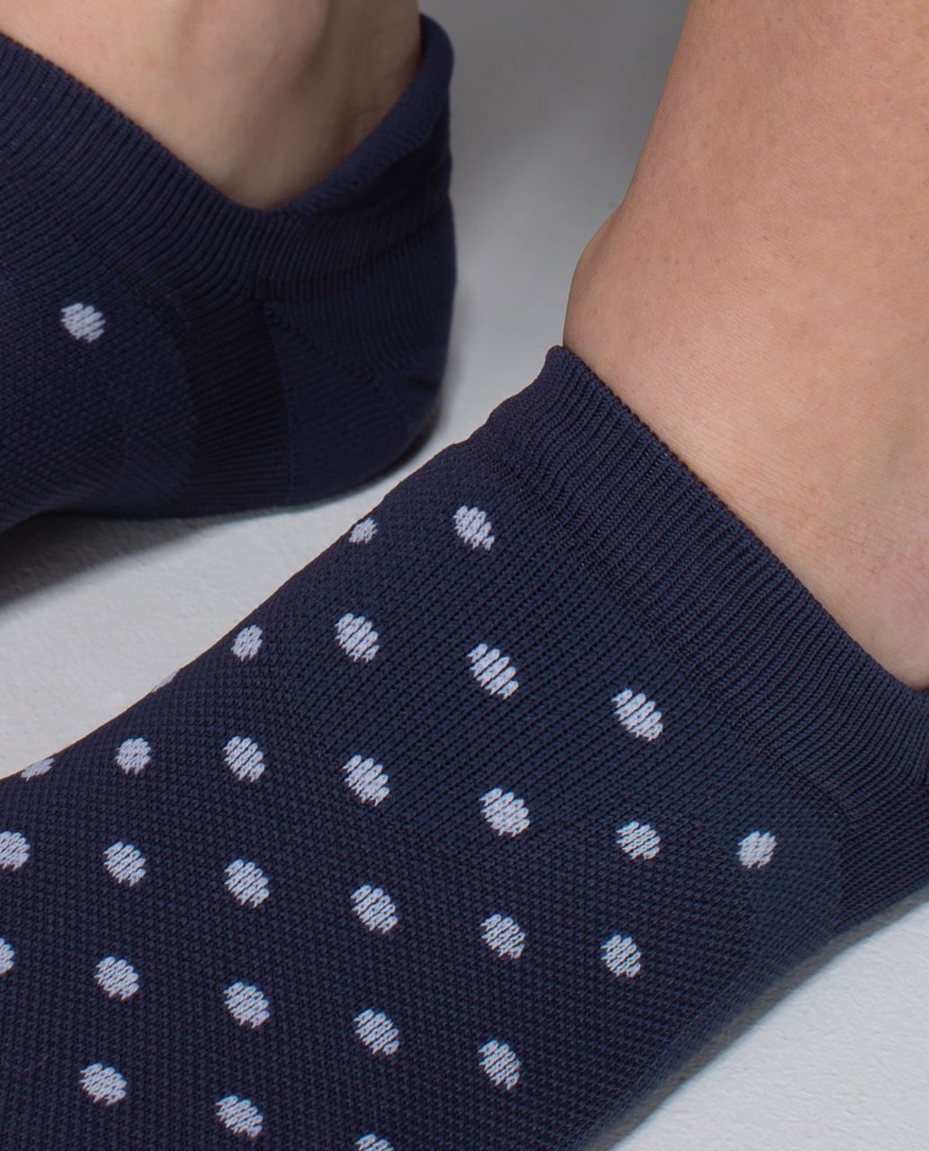 Lululemon Women's Ultimate No Show Run Sock *Ergo Toes - Polka Dot Cadet Blue