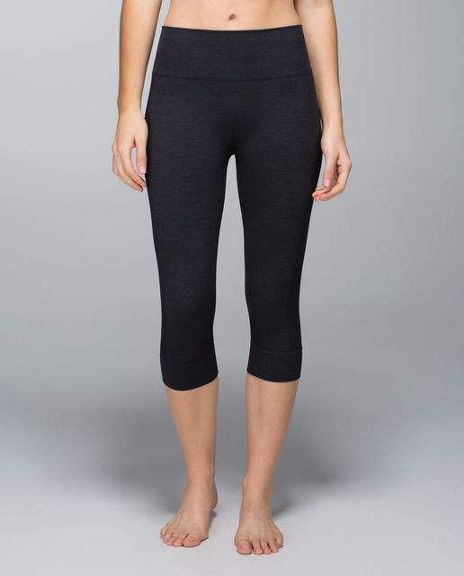 Lululemon Ombre Seamlessly Street Crop, 6 – Queens Exchange Consignment  Boutique