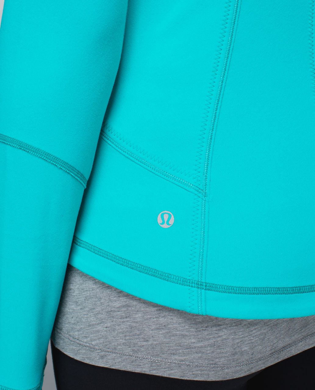 Lululemon Forme Jacket *Cuffins - Blue Tropics