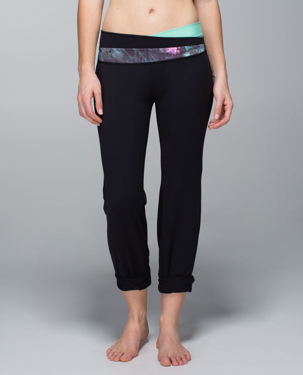 Lululemon Women's Astro Pants Size 6 26x31 Yoga Full On Luon Black Pink