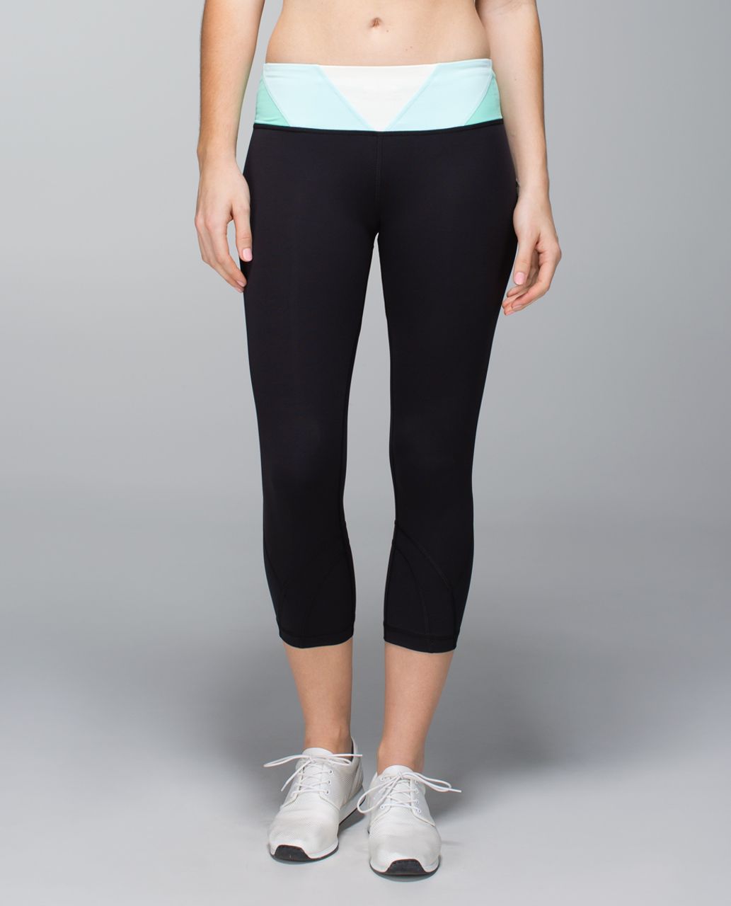 Lululemon Run:  Inspire Crop II - Black / Su14 Quilt 33