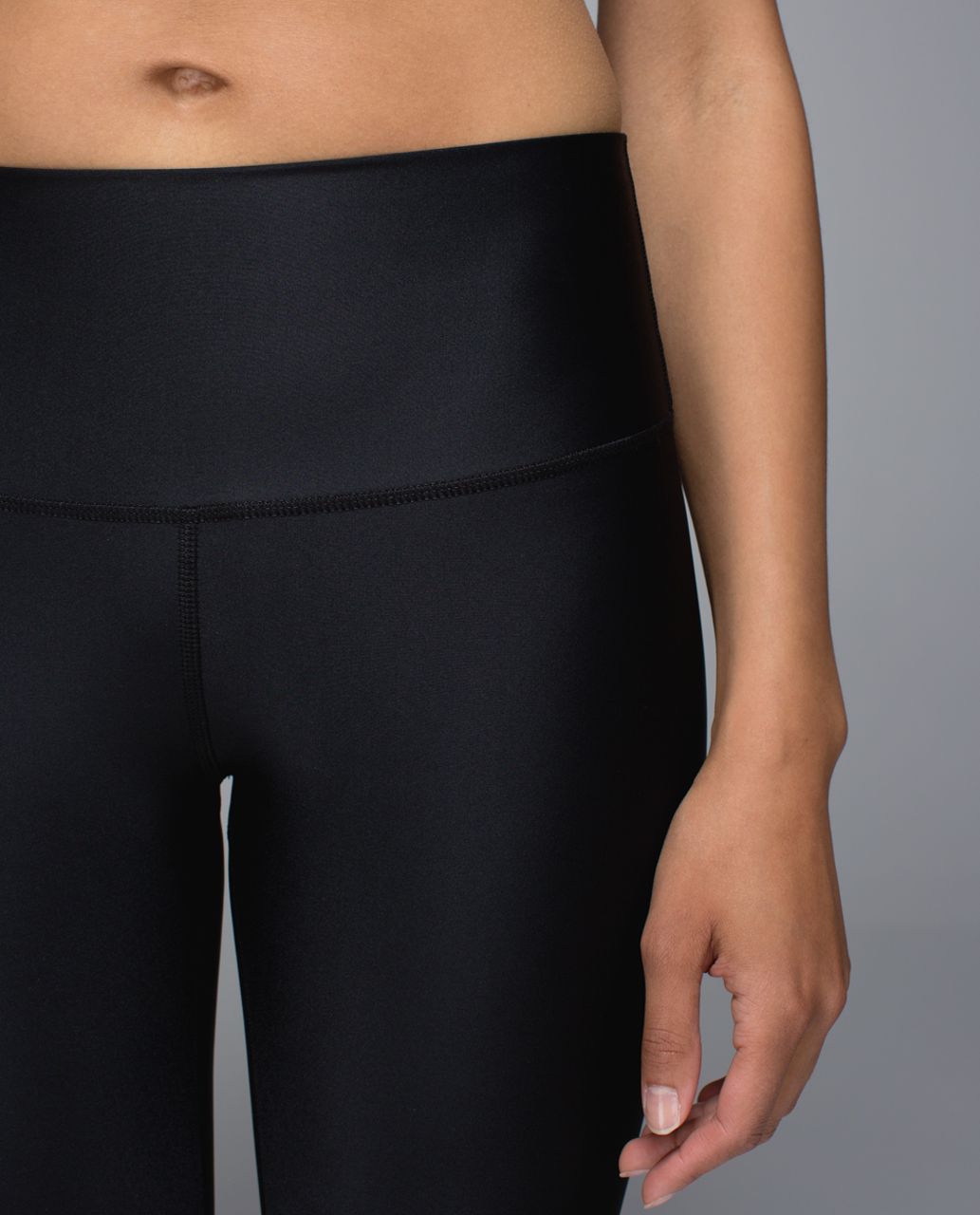 Lululemon Black Shiny Cropped Leggings Size 6