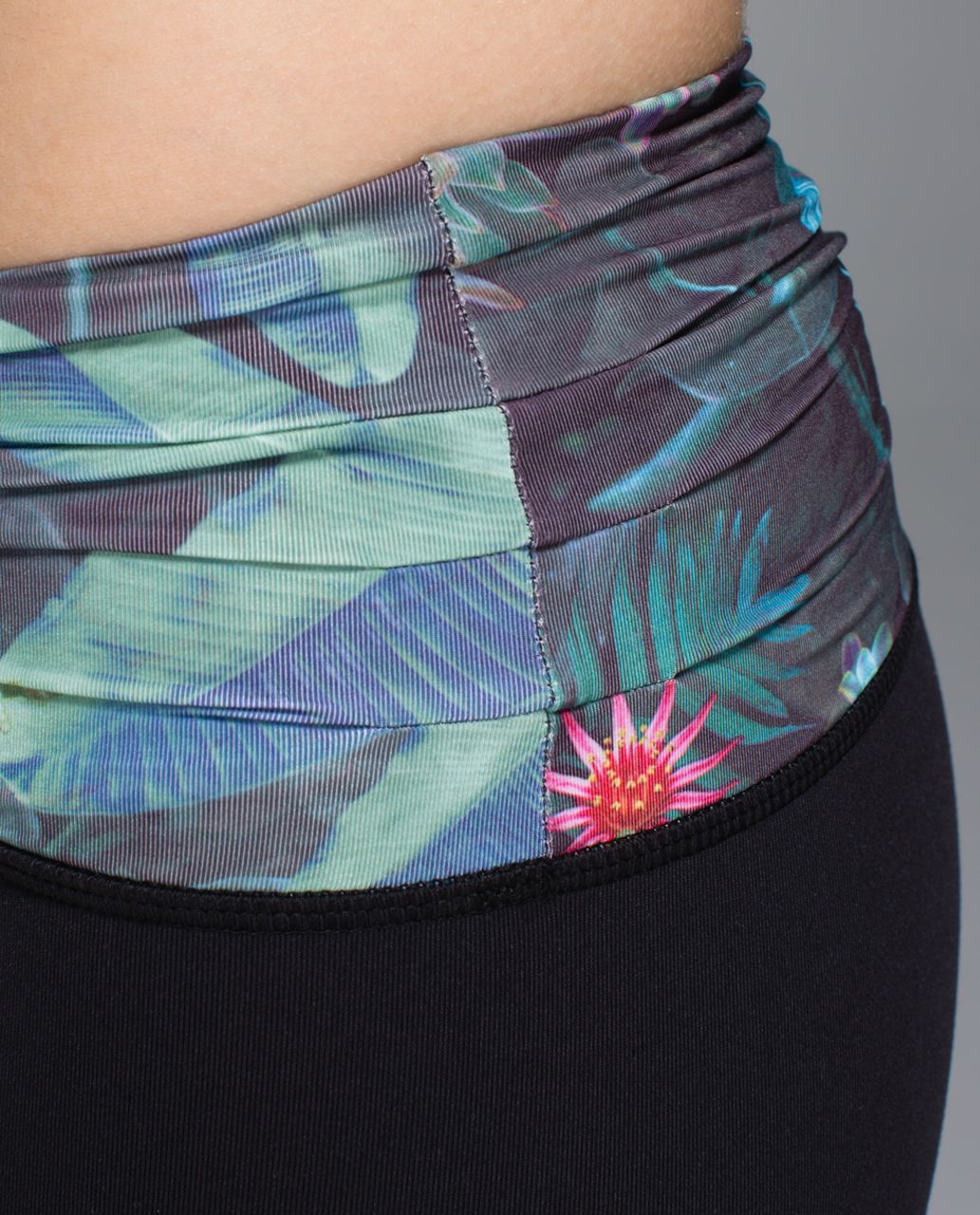 Lululemon Embrace Crop *Full-On Luon - Black / Curious Jungle Multi