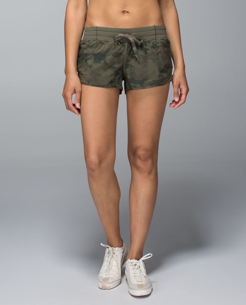 Lululemon Hotty Hot Short - Savasana Camo 20cm Fatigue Green / Fatigue Green